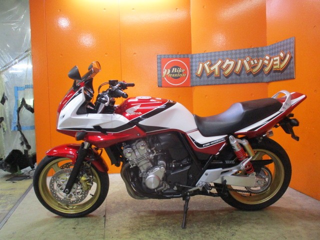 反対側もこの通り状態グッド！！ＡＢＳで走行１万キロ未満でこの価格は正に他店追従不可能価格！勝負価格！